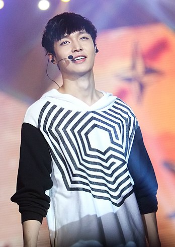 Lay Zhang